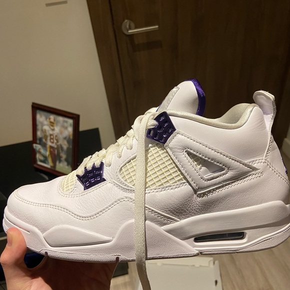 Jordan 4 Retro Metallic Purple - Picture 5 of 9